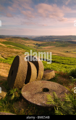 Wheelstones sul bordo Stanage Derbyshire Peak District Inghilterra UK GB EU Europe Foto Stock