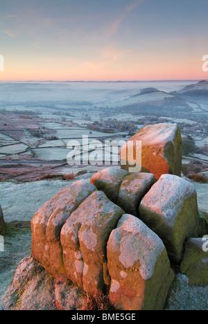Bordo Froggatt sunrise Derbyshire Peak District Inghilterra GB UK EU Europe Foto Stock