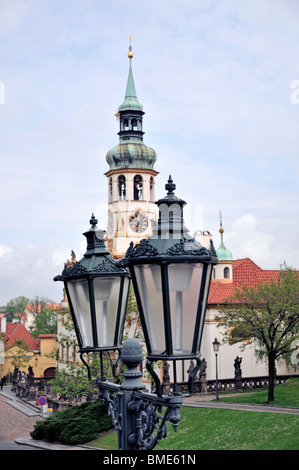 Via la luce e il Monastero Loreto e chiesa vicino al Castello di Praga, il Castello di Praga, la Repubblica ceca, Est Europa Foto Stock