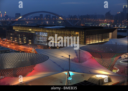 Expo asse nella zona B di notte, 2010 Shanghai World Expo Park, Pudong, Shanghai, Cina Foto Stock