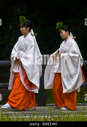 Kyoto, Ott 25: i partecipanti sul raccolto di riso cerimonia tenutasi il 25 ottobre 2009 a Fushimi Inari santuario a Kyoto, Giappone Foto Stock