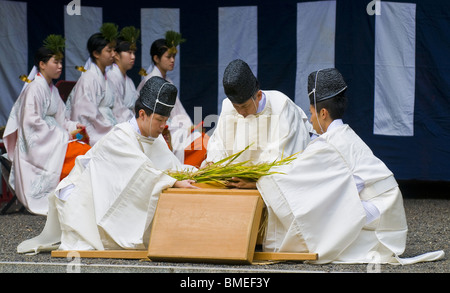 Kyoto, Ott 25: i partecipanti sul raccolto di riso cerimonia tenutasi il 25 ottobre 2009 a Fushimi Inari santuario a Kyoto, Giappone Foto Stock