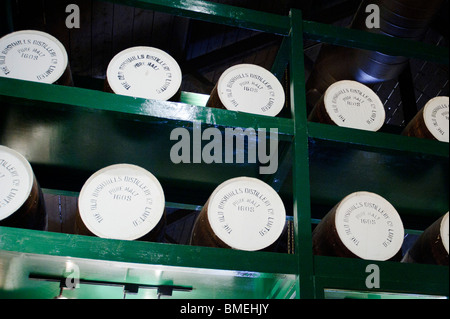 Old Bushmills Distillery, Bushmills, County Antrim, Irlanda del Nord, Regno Unito Foto Stock