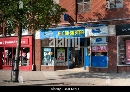 Negozio di film di successo in una città inglese. Foto Stock