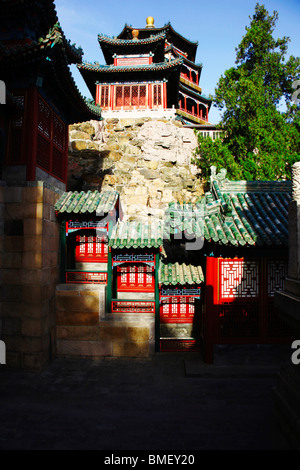 Passeggiando attraverso uno scorrimento immagine, Palazzo Estivo, Pechino, Cina Foto Stock