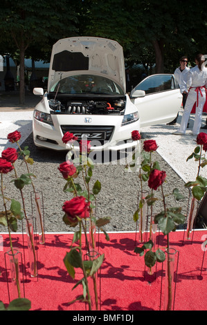 Auto ibrida giapponese in esposizione, Honda CR-Z, avvio aperto, motore in mostra, in Rose Garden, Jardin des Tuileries, Parigi, Francia, marketing responsabile Foto Stock