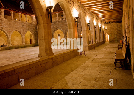 Vista interna del palazzo di Duques de Braganca, in Guimaraes, Portogallo, a nord del paese. Capitale europea della cultura 2012 Foto Stock