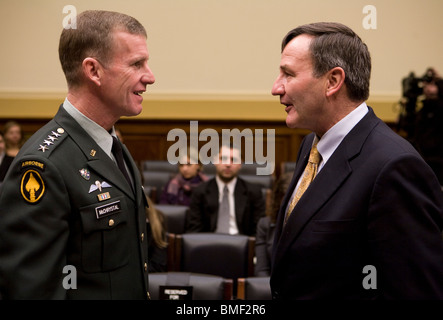 Ambasciatore Karl Eikenberry e General Stanley McChrystal. Foto Stock