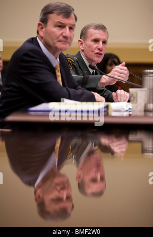 Ambasciatore Karl Eikenberry e General Stanley McChrystal. Foto Stock