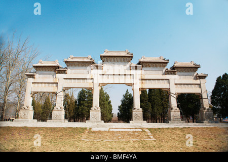 Arco di pietra, dinastia Ming tombe, Pechino, Cina Foto Stock