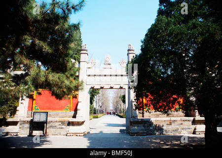 Il Dragone e la Fenice Gate, Changling tomba, dinastia Ming tombe, Pechino, Cina Foto Stock