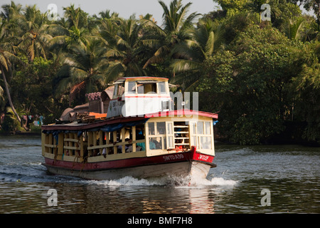 India Kerala, Alleppey, Alappuzha, lagune, locale inter-island ferry Foto Stock