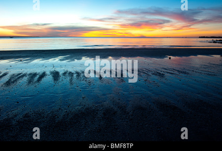 Guardare il tramonto da favola a Mindil Beach Darwin Territorio del Nord Australia famosa per i suoi mercatini serali. Foto Stock