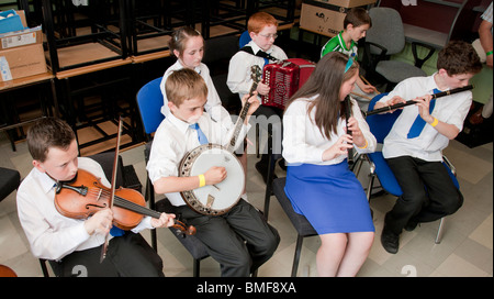 I concorrenti alla contea di Limerick Fleadh Ceol musica irlandese concorrenza, 5 giugno 2010 Ospedale, County Limerick, Irlanda Foto Stock