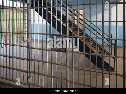 Un corridoio cellblock presso la Old Idaho penitenziere a Boise, Idaho Foto Stock