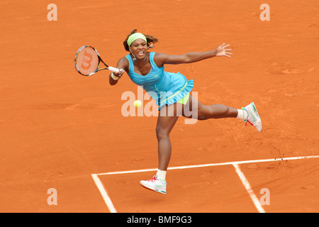 Serena Williams (USA) competono al 2010 francesi aperti Foto Stock