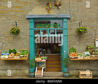 Fruttivendolo negozio su high street in Hay on Wye, Galles Foto Stock