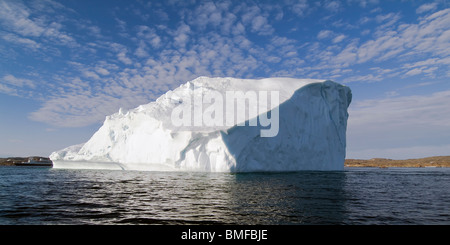 Iceberg galleggianti in stretto di Gabriel vicino inferiore isole selvagge, Nunavut, Canada Foto Stock