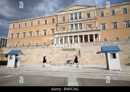 Il Parlamento greco edificio in Piazza Syntagma, Atene, Grecia Foto Stock