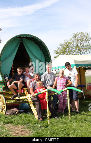 Un Romany famiglia zingara a Appleby Horse Fair, Appleby-In-Westmorland, Cumbria, England, Regno Unito Foto Stock