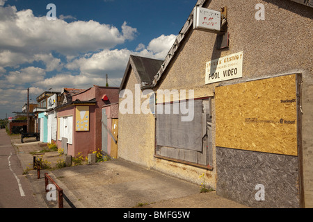 Negozi abbandonati in Jaywick, Essex REGNO UNITO Foto Stock