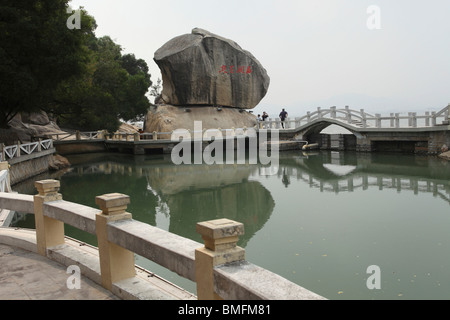 44 Bridge in giardino a mare, Shu Zhuang giardino, Isola di Gulangyu, Xiamen, provincia del Fujian, Cina Foto Stock