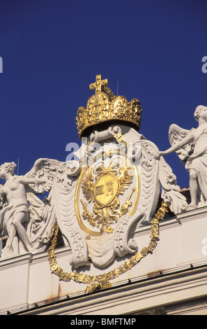 Lo stemma dell'Imperatore Carlo VI a Vienna il Hofburg Foto Stock