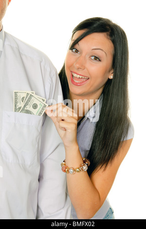 Una giovane donna tira il denaro al di fuori di un uomo di tasca. Dollaro Foto Stock