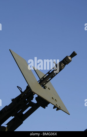 Mitragliatrice sulla sommità di esercito di veicolo militare Foto Stock