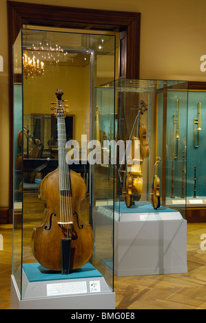 Collezione di antichi strumenti musicali presso la Hofburg Foto Stock