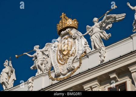 Lo stemma dell'Imperatore Carlo VI a Vienna il Hofburg Foto Stock