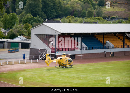 Helimed preparando per decollare da Dunoon Sportivo Dunoon Cowal Argyll & Bute Scozia Scotland Foto Stock