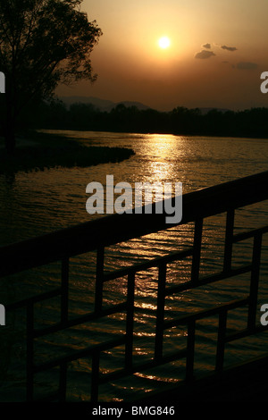 Tramonto spettacolare nel parco Yuanmingyuan, Pechino, Cina Foto Stock