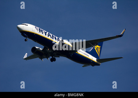 Piani lungo il tragitto per atterrare all'aeroporto di Stansted, Essex, Inghilterra, Regno Unito Foto Stock