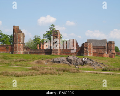 Le rovine di Glenfield Lodge House di Glenfield Lodge Park Leicestershire, England Regno Unito Foto Stock