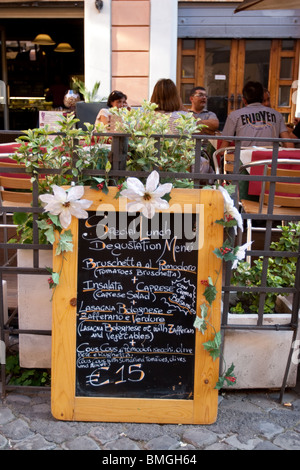 Menu' segno di ristorante bar pizzeria in Trastevere Roma Italia Foto Stock