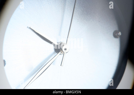 Blue orologio da donna con una luce fredda. Foto Stock