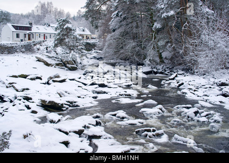 Falls of Dochart, neve, fiume, ghiaccio, inverno, Killin, Scozia, Dicembre 2009 Foto Stock