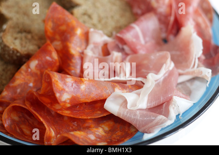 Close up Immagini di stile Italiano Freddi antipasti di carne antipasti insalata con n. di persone Foto Stock