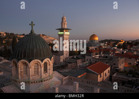 Israele,Gerusalemme,Ecce Homo Basilica,Bab el moschea Ghawanimeh,minareto,Cupola della roccia,città vecchia Foto Stock