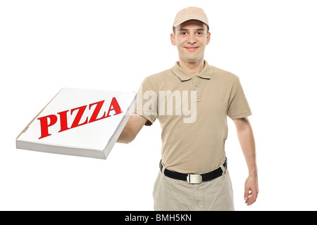 Un ragazzo delle consegne portando un cartone Scatola pizza Foto Stock