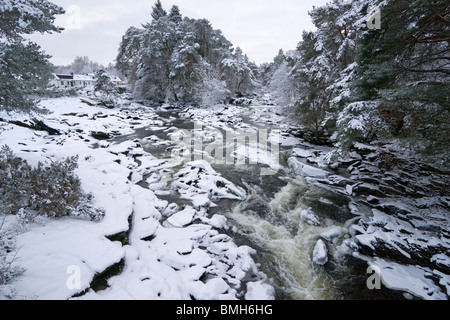 Falls of Dochart, neve, fiume, ghiaccio, inverno, Killin, Scozia, Dicembre 2009 Foto Stock