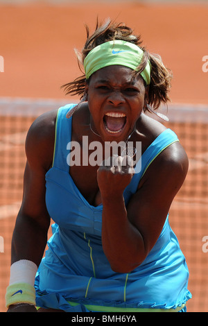 Serena Williams (USA) competono al 2010 francesi aperti Foto Stock