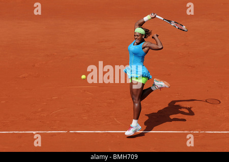 Serena Williams (USA) competono al 2010 francesi aperti Foto Stock