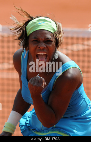 Serena Williams (USA) competono al 2010 francesi aperti Foto Stock