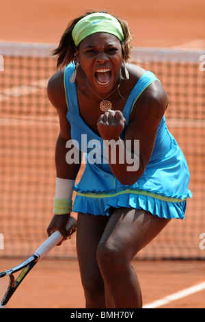 Serena Williams (USA) competono al 2010 francesi aperti Foto Stock