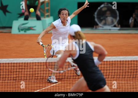 Francesca Schiavone (ITA) il 2010 French Open Champion competere nel finale Foto Stock
