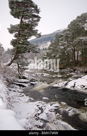 Falls of Dochart, neve, fiume, ghiaccio, inverno, Killin, Scozia, Dicembre 2009 Foto Stock