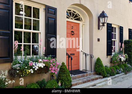 Dettaglio della porta e le finestre della casa storica a Charleston, Carolina del Sud Foto Stock