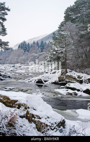 Falls of Dochart, neve, fiume, ghiaccio, inverno, Killin, Scozia, Dicembre 2009 Foto Stock